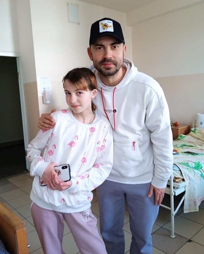 Katia in the Lviv hospital with the famous actor and presenter Andrii Bedniakov