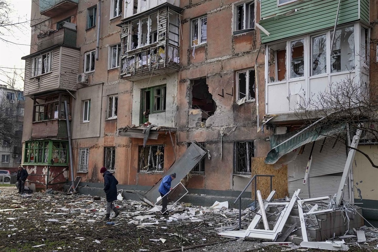 After the shelling, many pieces of windows and furniture are scattered in the courtyards of multistoried buildings and can be collected for a fire. Photo: Evgeniy Maloletka