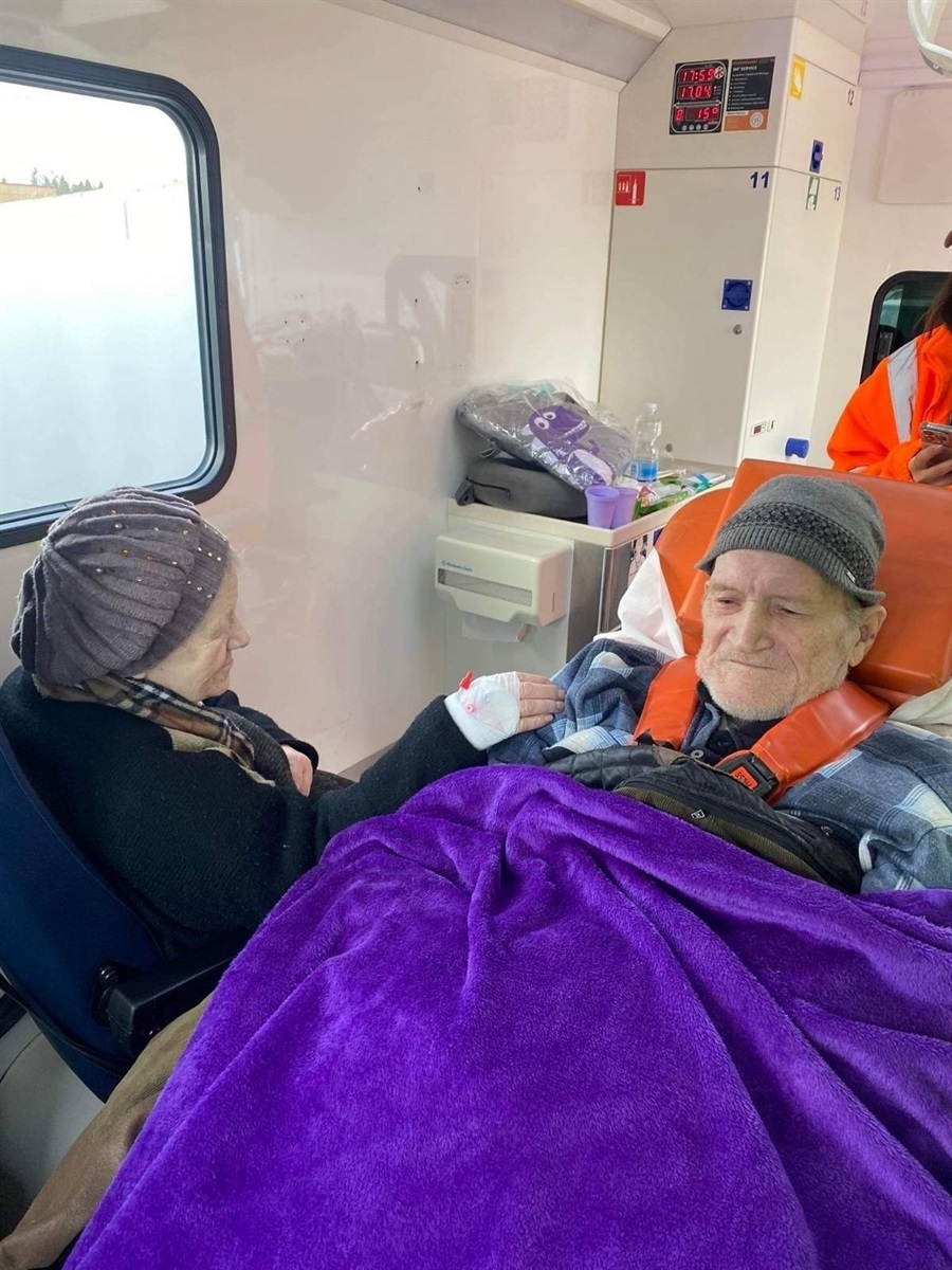 Elderly people evacuated from Lysychansk