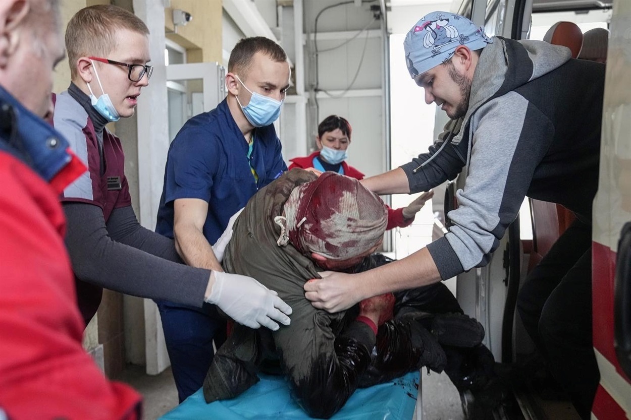 One of the first Mariupol shellings. Photo by Yevhen Malolyetka