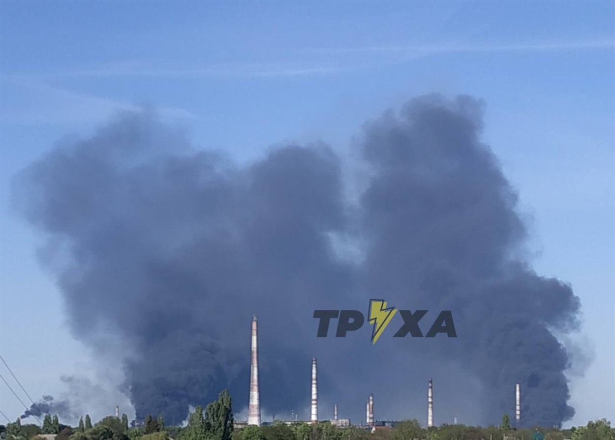 Kremenchuk refinery under attack on May 12
