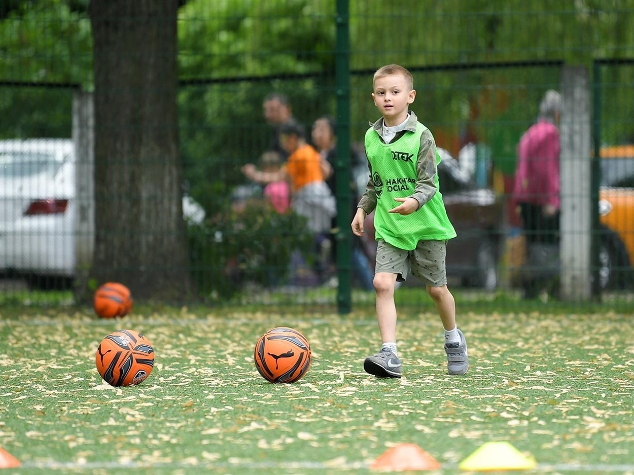 IIlia likes playing football very much